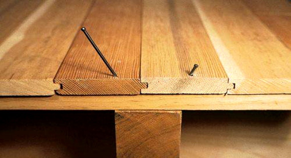 Как постелить деревянный пол на бетонное основание?